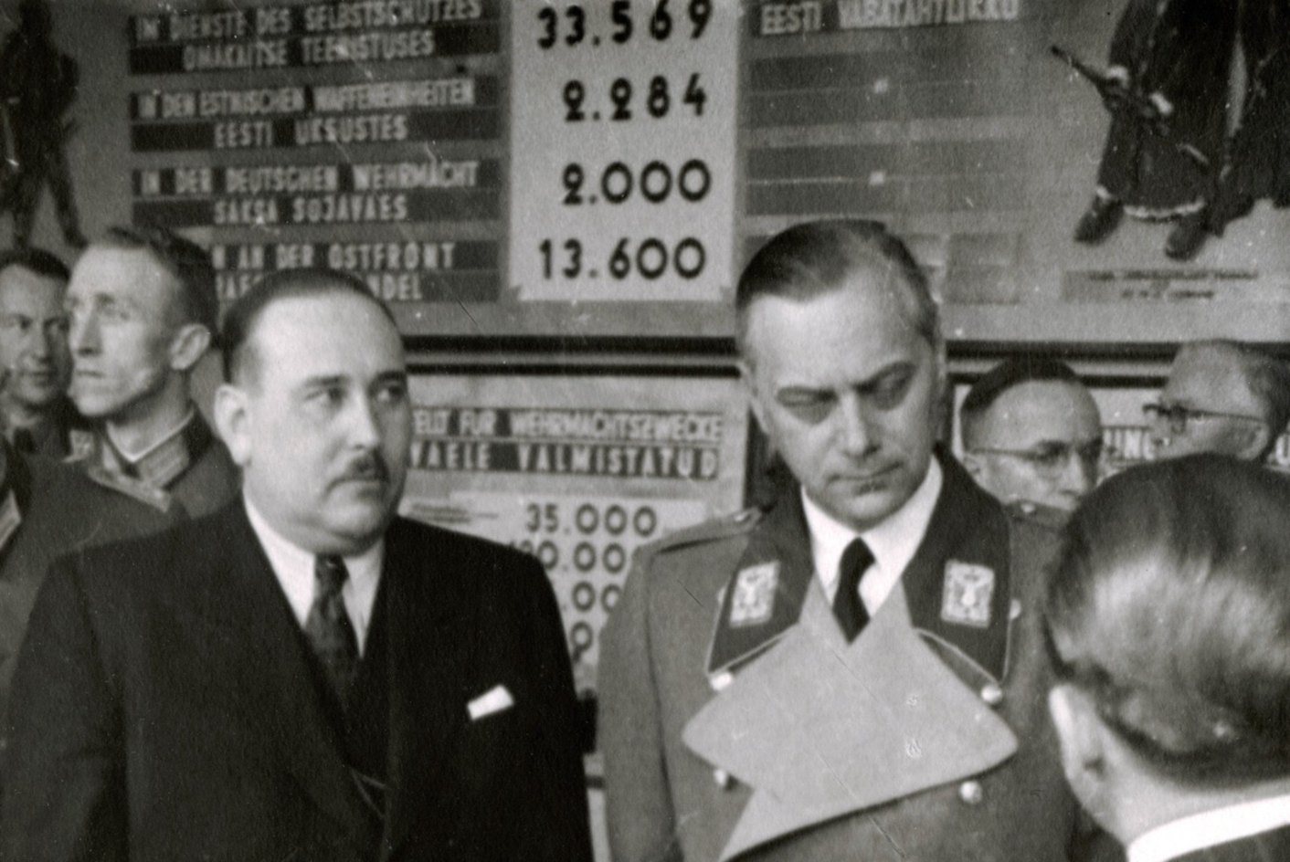 Hjalmar Mäe (links) zusammen mit Alfred Rosenberg. 
