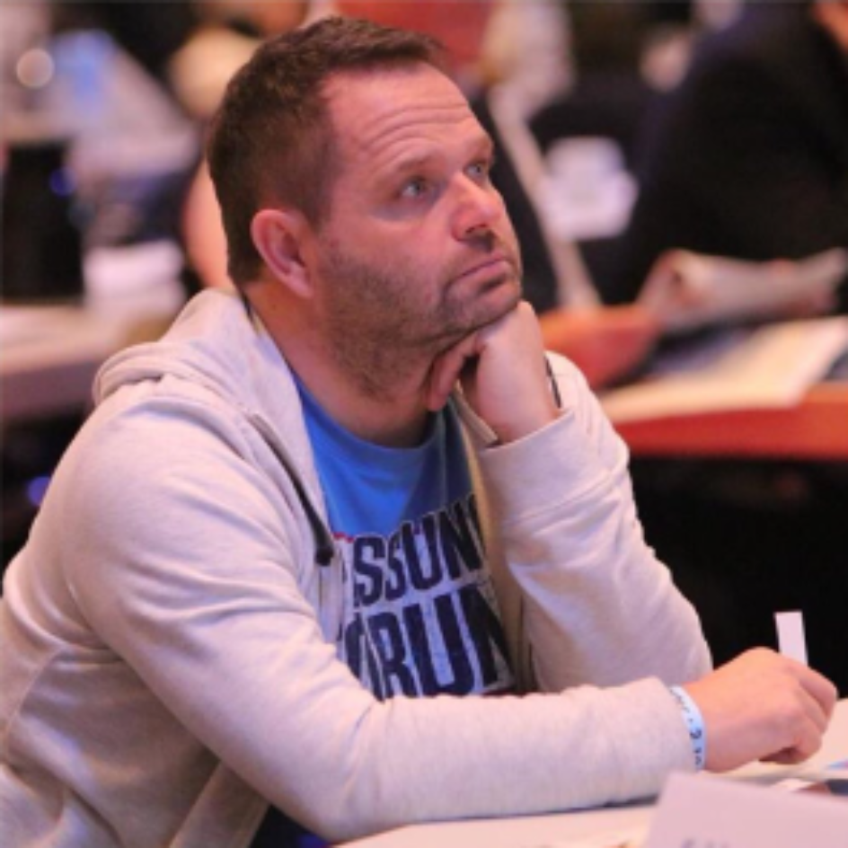Torsten Czuppon mit fraglichem T-Shirt bei einer Sitzung des Thüringer Landtags.