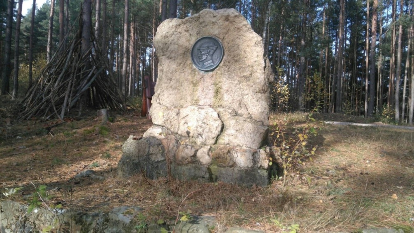 Hermann-Löns Gedenkstein von 1935 bei Uhlstädt im Saale-Tal, undatiert.