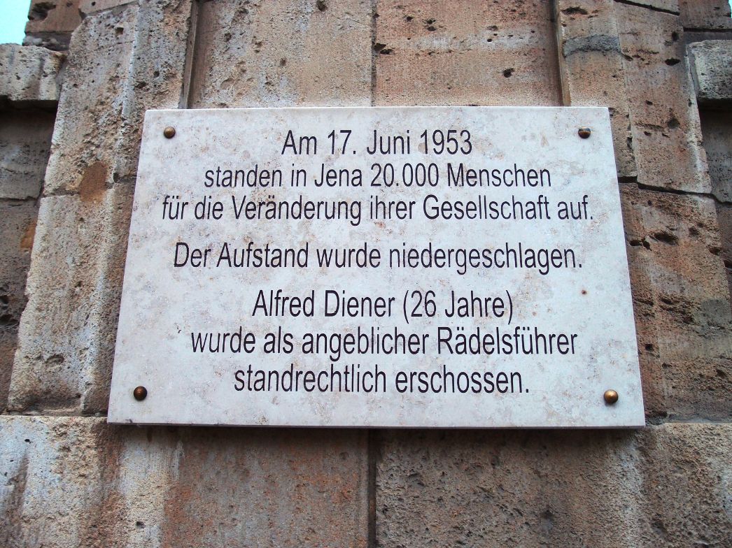 In der Jenaer Innenstadt wurde 2002 neben der Plastik für die Opfer des 17. Juni auch eine Gedenktafel für Alfred Diener angebracht. 
