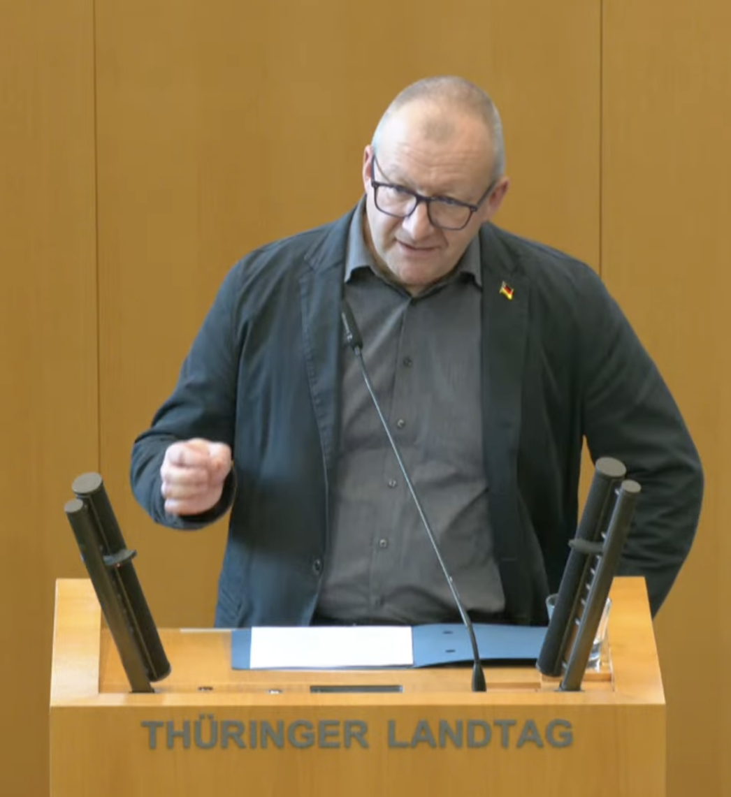 Thomas Benninghaus bei seiner Rede im Thüringer Landtag am 4. Dezember 2025. 