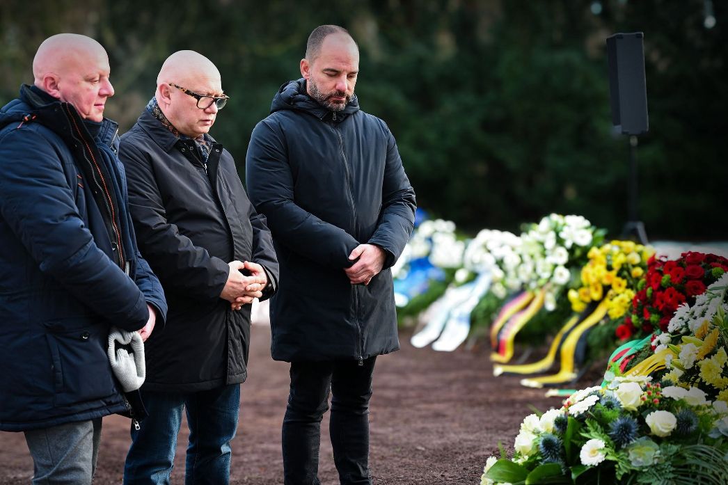 Hagen Kohl, Oliver Kirchner und Ronny Kumpfs (von links nach rechts) am 16. Januar 2026 in Magdeburg. Quelle: https://www.facebook.com/afdfraktion.lsa/posts/am-16-januar-1945-wurde-magdeburg-innerhalb-weniger-minuten-nahezu-ausgelöscht-d/1343399031164816/, aufgerufen am 14.08.2026.