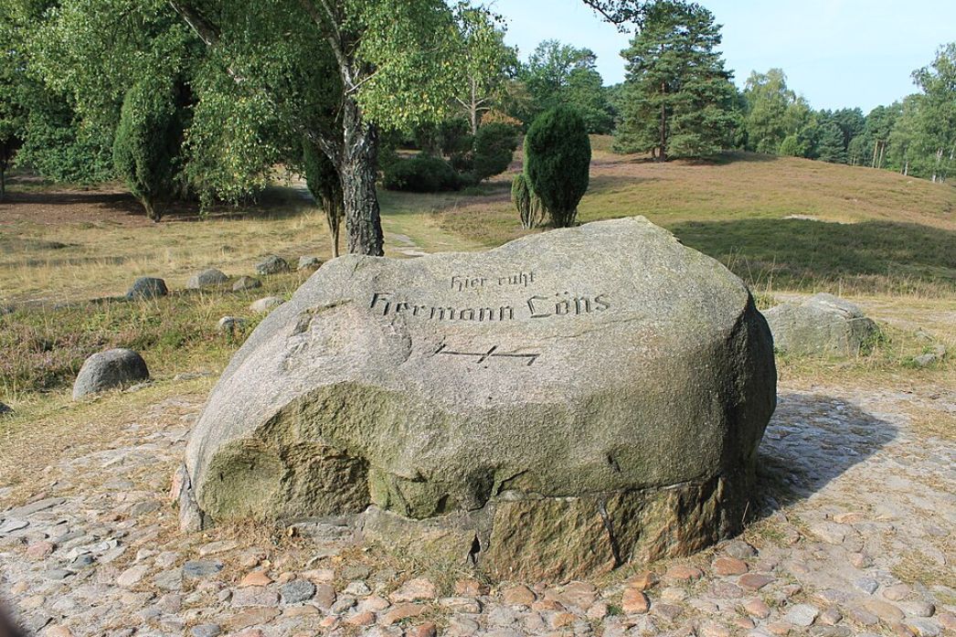 Grab von Hermann Löns aus dem Jahr 1935.