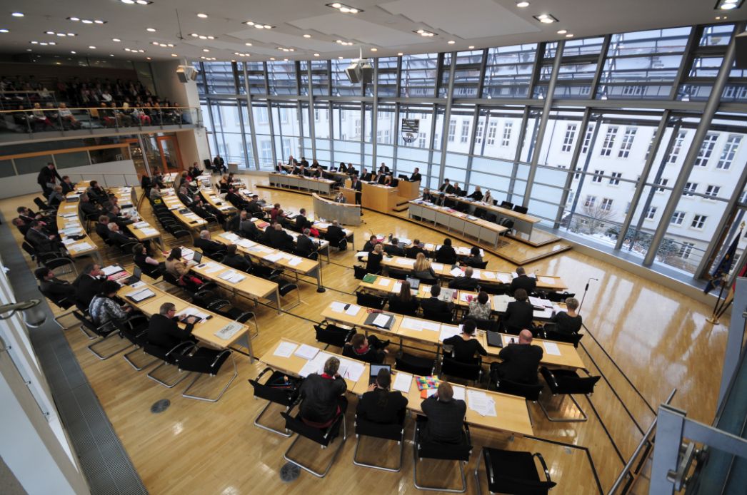 Blick in den Plenarsaal des Landtages von Sachsen-Anhalt in der Landeshauptstadt Magdeburg.