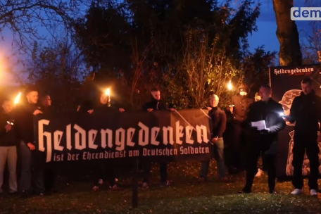 Aufnahme vom "Heldengedenken" auf dem Soldatenfriedhof Hötzelsroda am 17.11.2024.