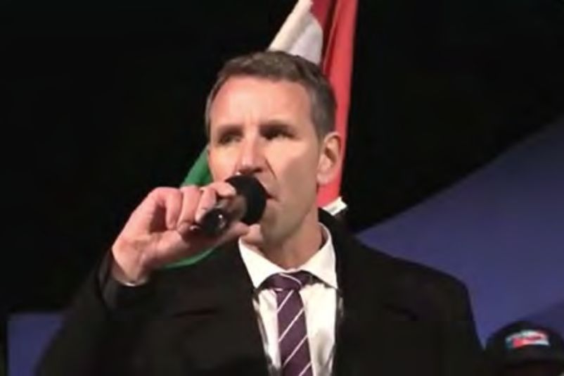 Videostill: Björn Höcke auf Kundgebung in Erfurt