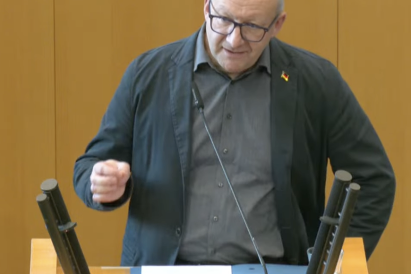 Thomas Benninghaus bei seiner Rede im Thüringer Landtag am 4. Dezember 2025. 