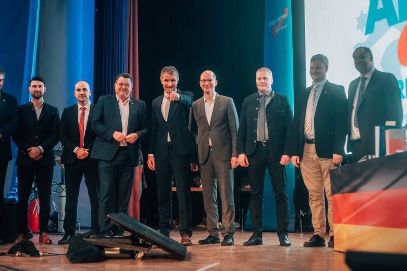 Die Landesliste der Thüringer AfD für die Bundestagswahl 2025 von links nach rechts: Michael Kaufmann, Alexander Claus, Robert Teske, Stephan Brandner, Björn Höcke (kandidiert nicht), Stefan Möller, Christopher Drößler, Andreas Leupold und Stefan Schröder. 
