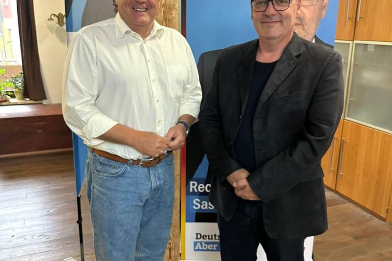 Der Bundestagsabgeordnete Stephan Brandner zusammen mit Landtagsmitglied Sascha Schlösser bei einer Wahlkampfveranstaltung in Bad Liebenstein. 