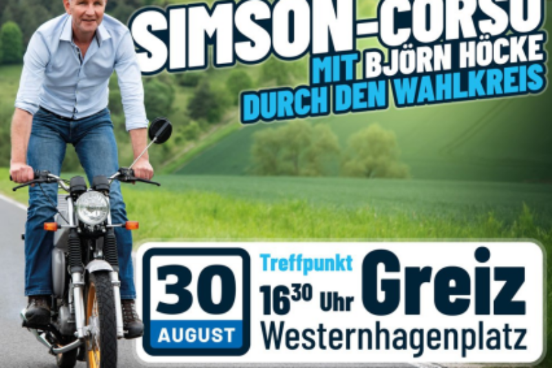Wahlkampfauftritt auf einem kultigen DDR-Moped: Björn Höcke führt am 30.08.2024 einen "Simson-Corso" im Greizer Wahlkreis durch. Die komplexe Geschichte des Unternehmens wird zu Gunsten simpler "Ostalgie" verkürzt. 
